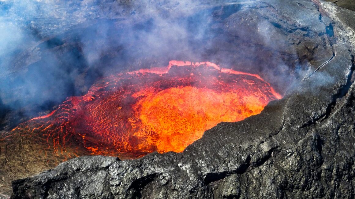 Extended Volcano Sightseeing Tour - Volcano Heli - Icelandic Helicopter ...